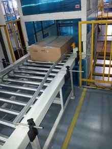 托盘式连续升降机 优化货物进出口效率的关键设备